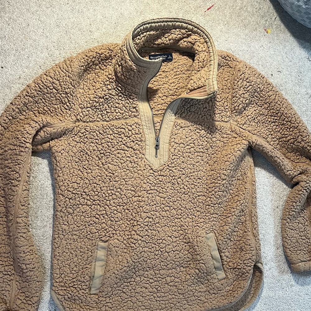 abercrombie and fitch SOFT AF sherpa quarter zip teddy pullover.